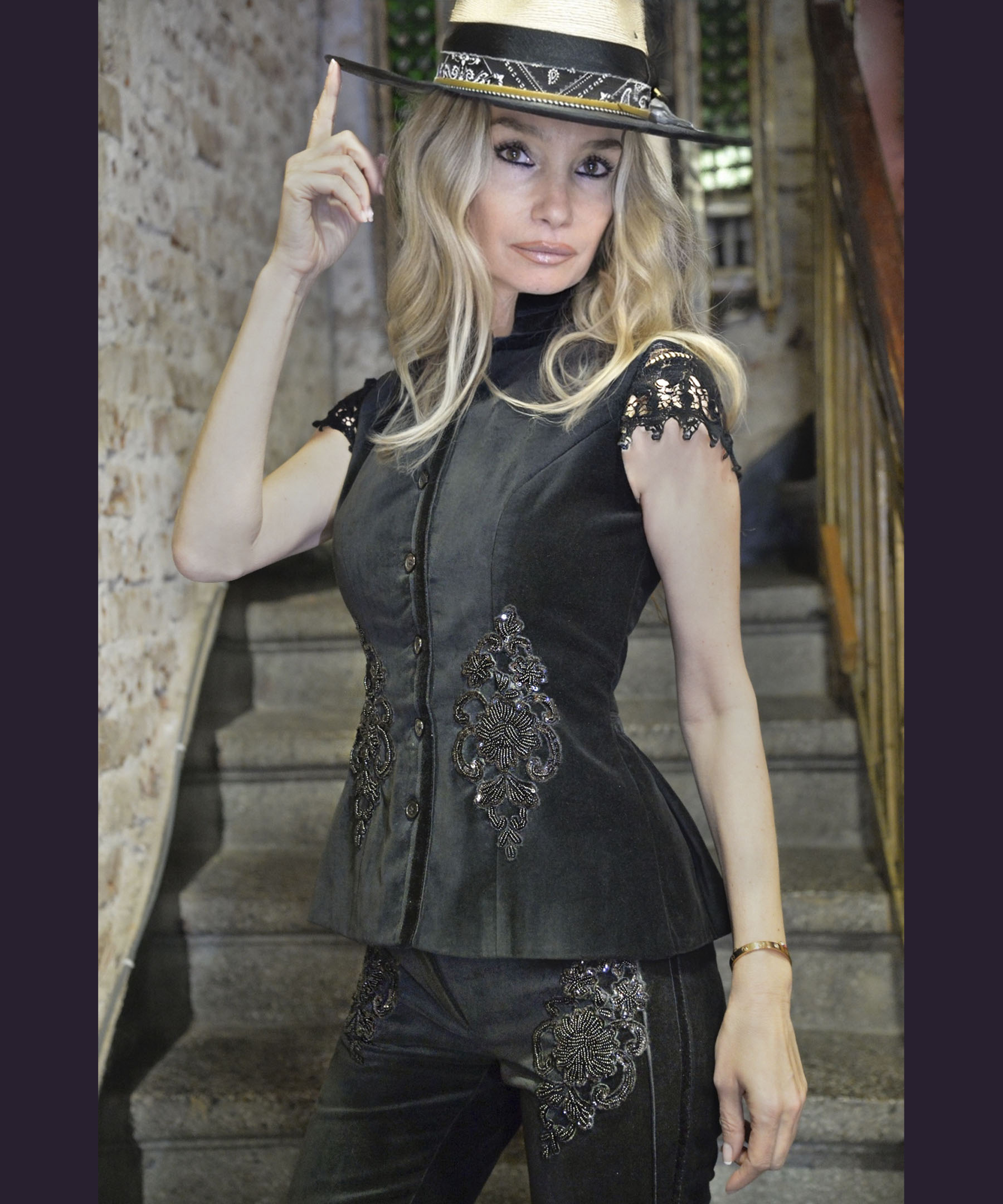 ДИЗАЙНЕРСКИ БРИЧ ПАНТАЛОН Valentino