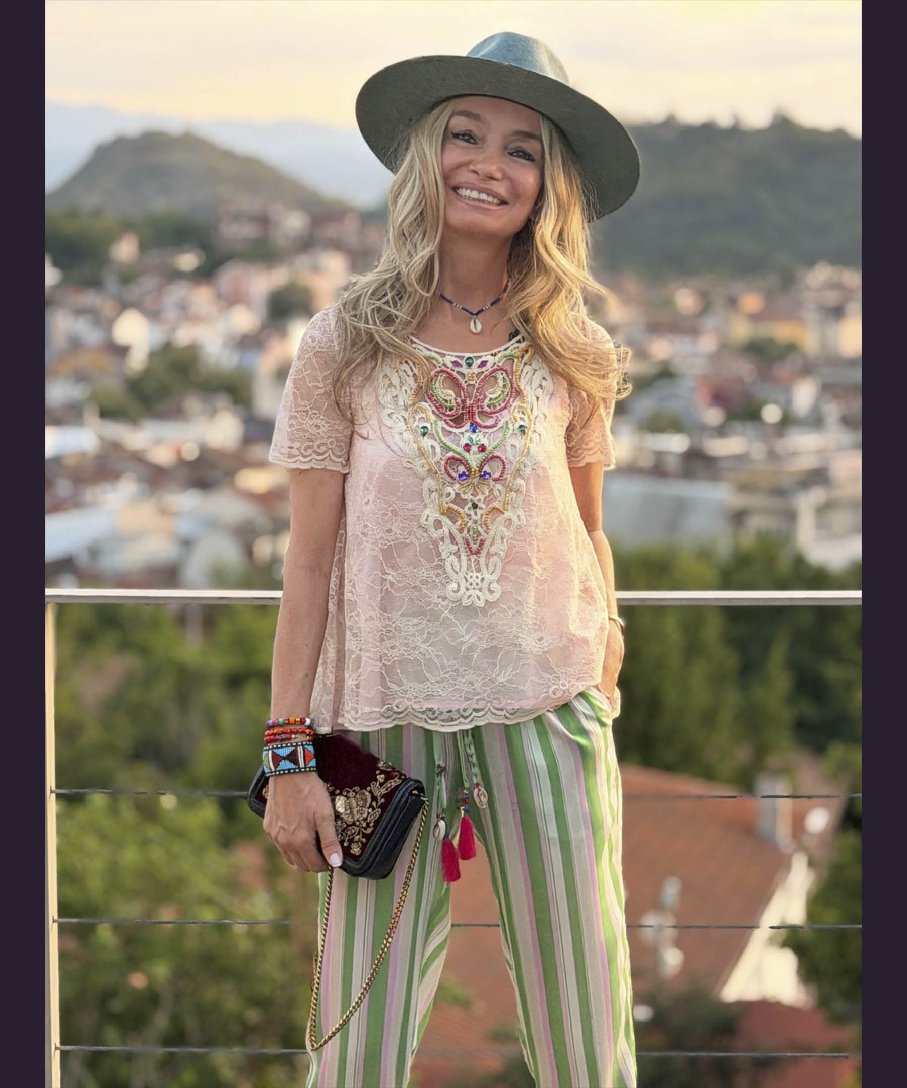 DESIGNER CAPRI PANTS